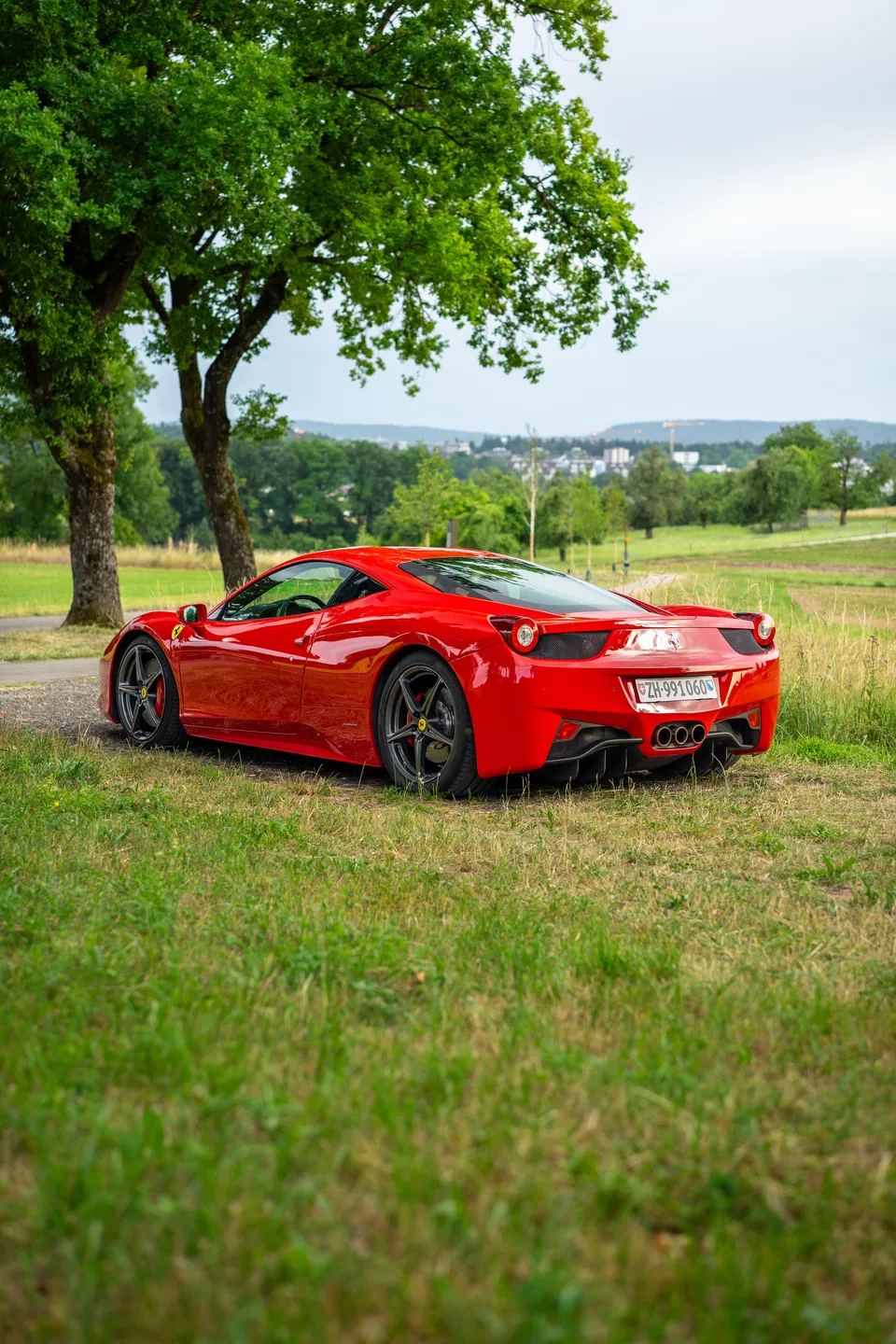 Rear three-quarter view of the Ferrari 458 Italia in the countryside