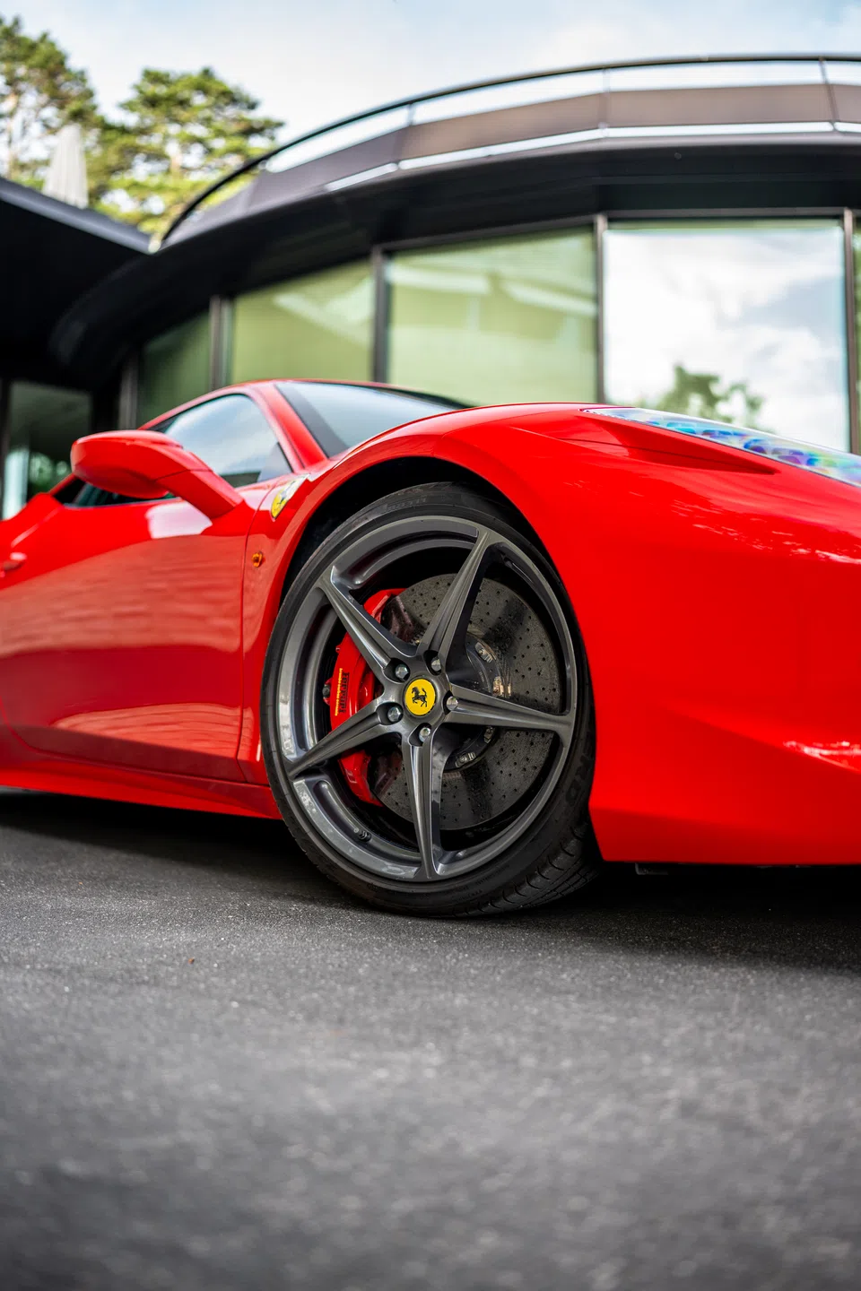 Ferrari wheel and sculpted side detail