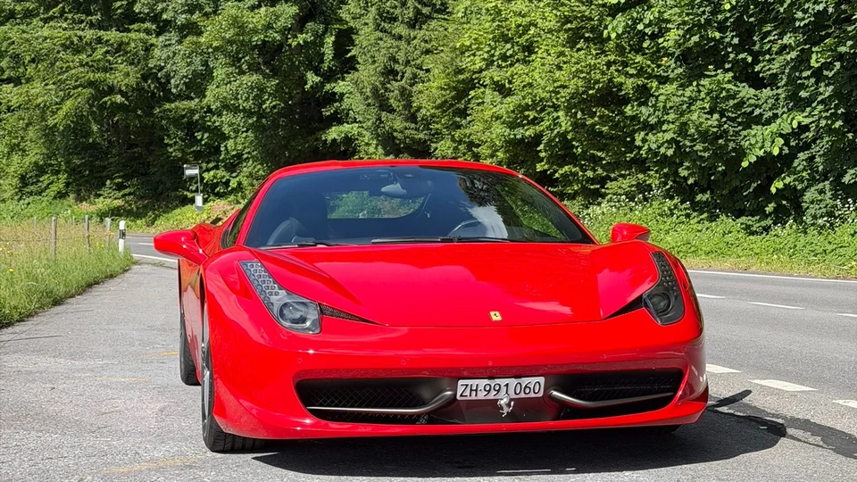 Esperienza cliente in Ferrari 458 sulla Klausenstrasse