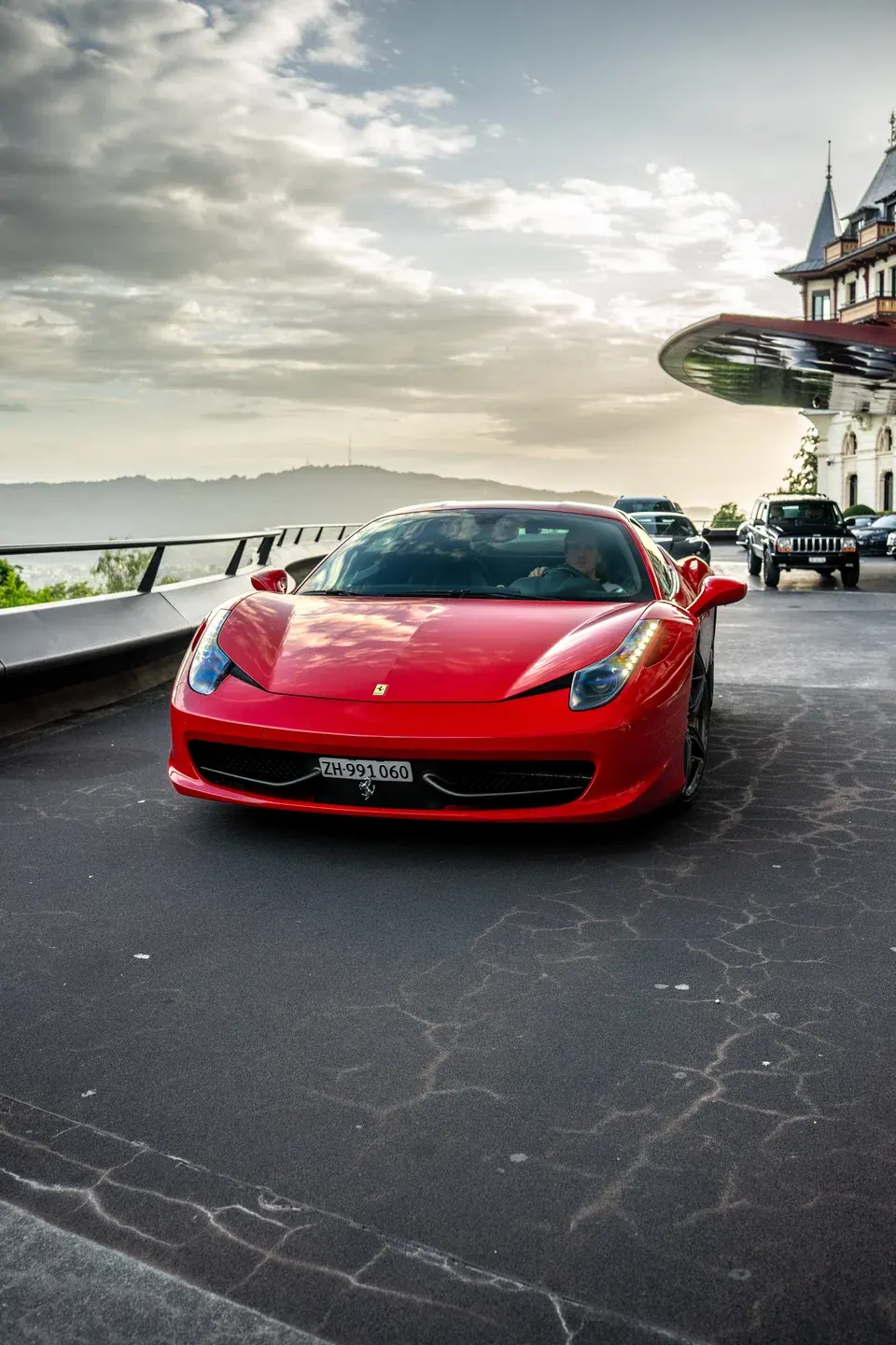 Ferrari 458 Italia bei Sonnenuntergang nahe Zürich