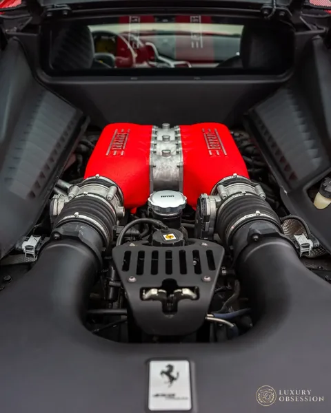 V8-Saugmotor des Ferrari 458 Italia
