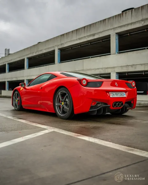 Heck-Dreiviertelansicht des Ferrari 458 Italia