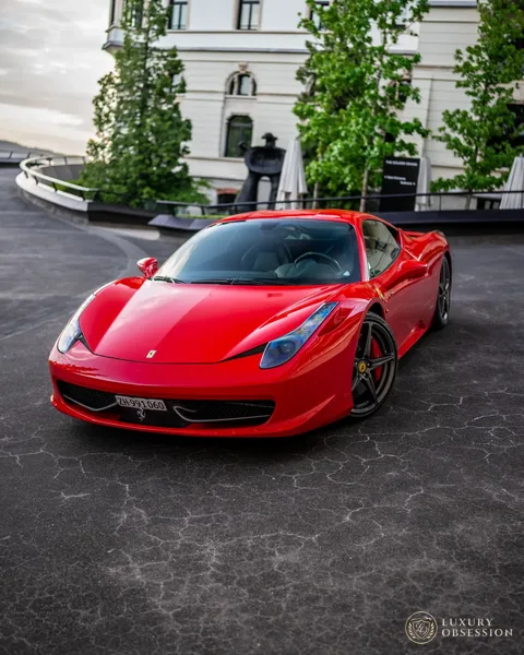 Ferrari 458 Italia am Hoteleingang