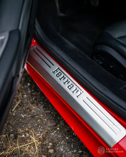 Detail der Einstiegsleiste des Ferrari 458 Italia